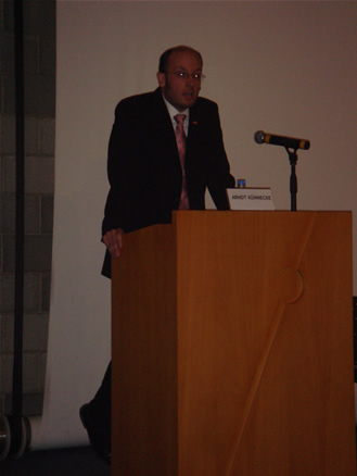 Dr. Arndt Knnecke Konumasn Yaparken