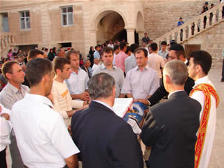 Manastr Bahesinde Ayin Yaplrken