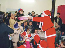 Midyat'ta S&uuml;ryanilerin Noel Babalı Yılbaşı Kutlaması