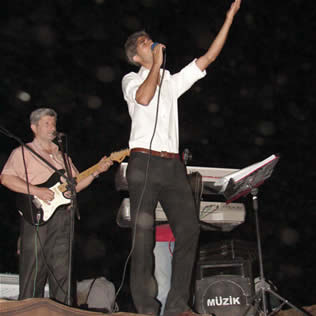 Ayin'den Sonra Konser Dzenlendi