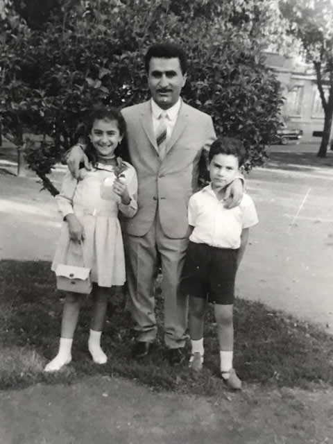 Albert Sevinç, ablas Nadya ve babas sa Hadodo ile birlikte
