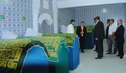 Süryaniler Şeyh'in Kabrini Ziyaret Ederken